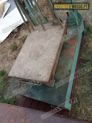 Duas balanças, até 150 kg e até 1500 kg
