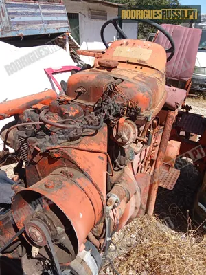 Trator Renault a gasóleo